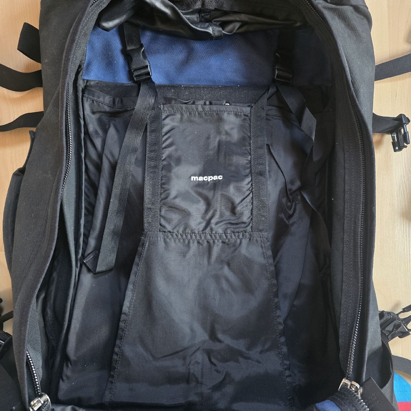 Macpac Zaini: Macpac Genesis Backpack, Size 3 ( ca 80 Liter + 15 Liter) – Usato da Degersheim venduto da Honolulu013 2
