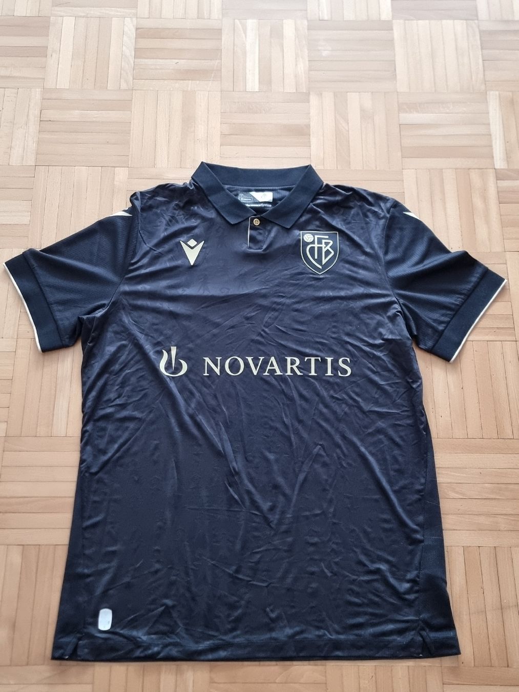 FC Basel Canottiere & Pantaloni: FC Basel 2023-2024 Drittes Trikot – Usato da Suhr venduto da SariLacivert1907