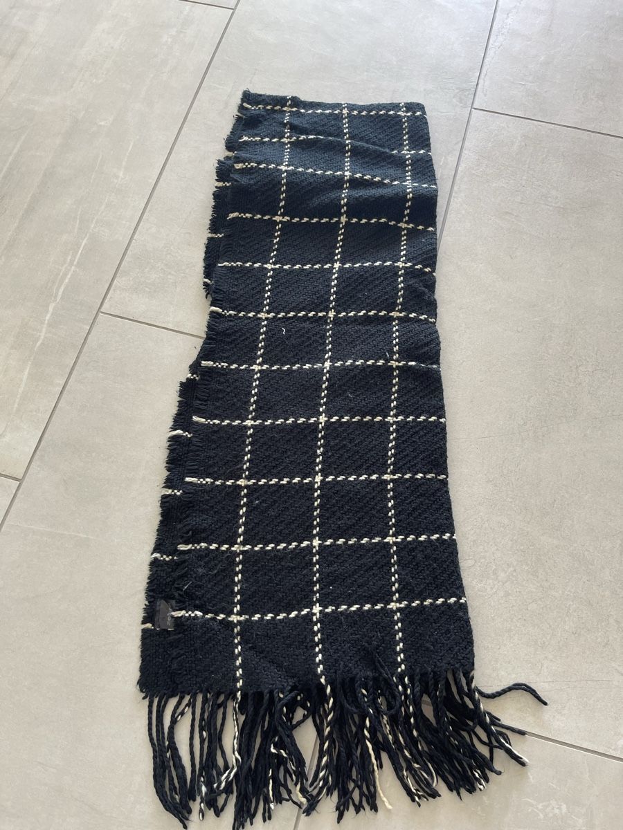 Foulards, Tücher & Schals: Schicker Zebra Strickschal schwarz/weiss kariert – Gebraucht aus Wohlen AG von abaci