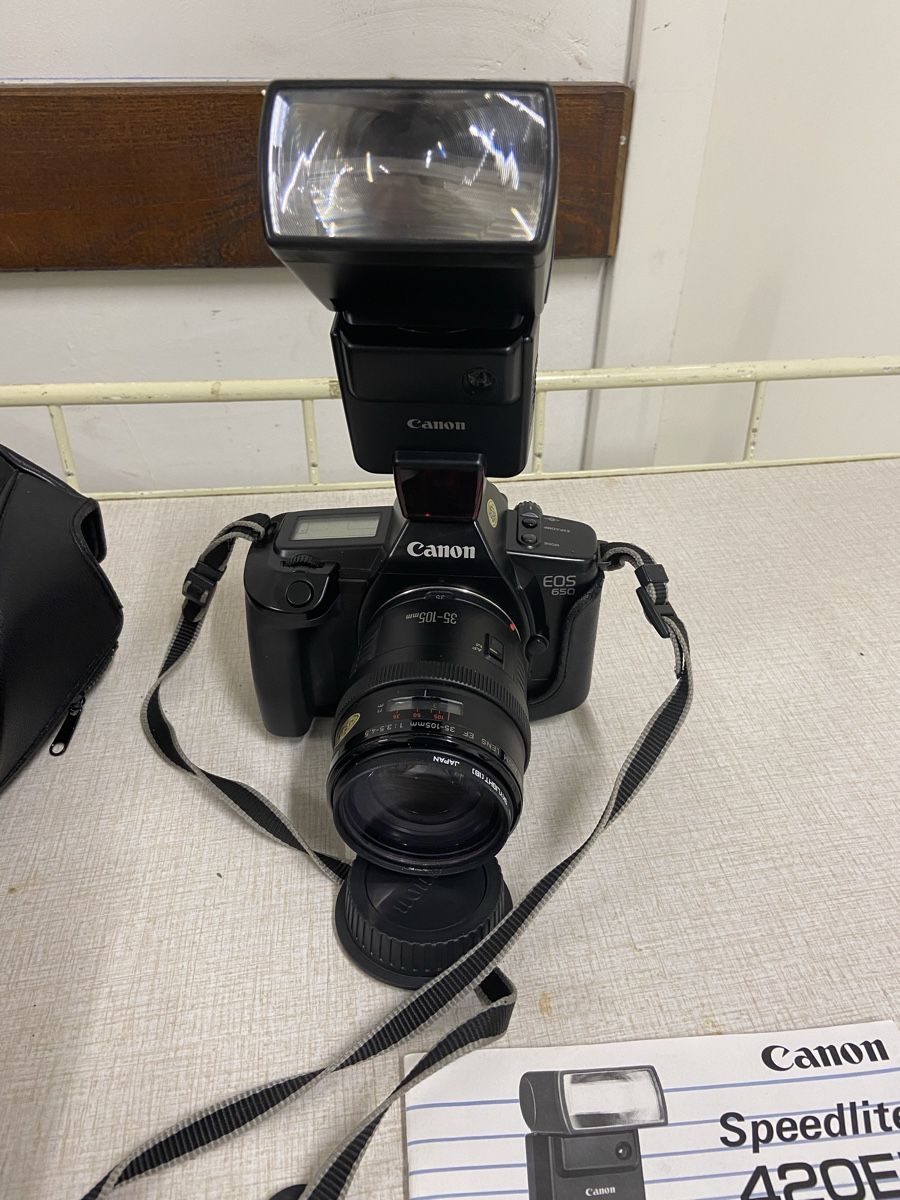 Canon Fotocamera: Canon EOS 650 Kamera mit Blitz – Usato da Dietikon venduto da brocki-eyra 4