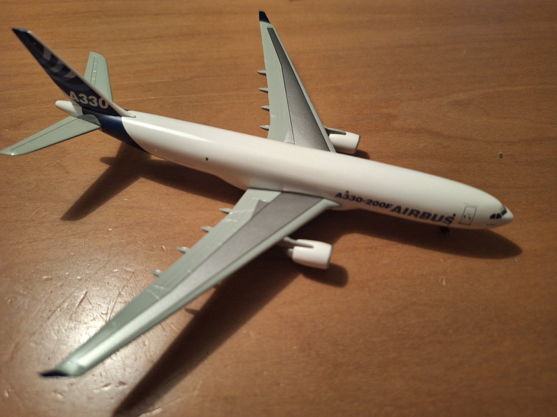 Airbus Kit di modellismo & Modellini statici: Airbus A330-200F 1:400 – Usato da Sargans venduto da nicsam1815 1
