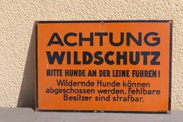 altes Schild Achtung Wildschutz