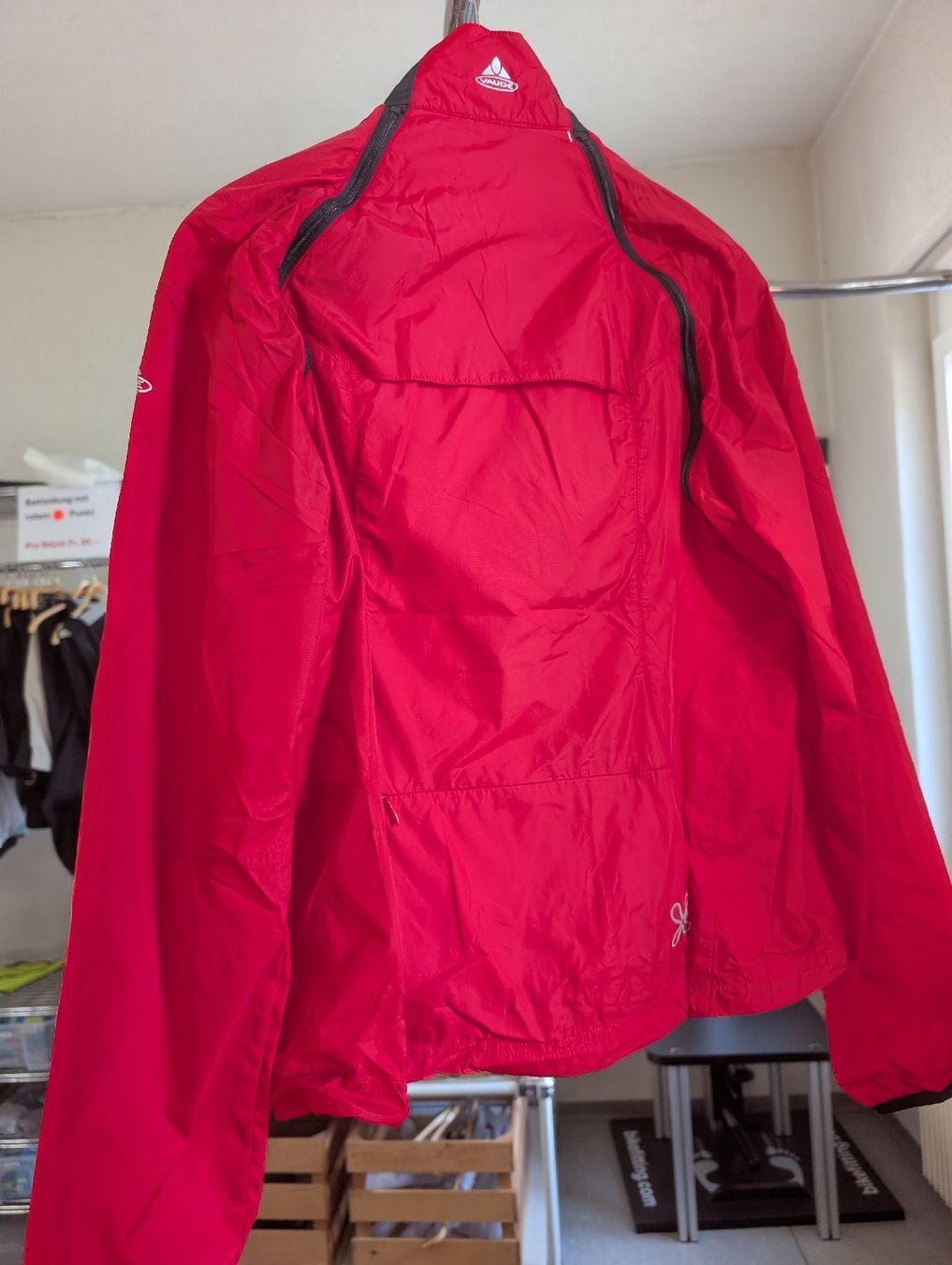 Vaude Giacche: Windjacke von Vaude, Gr 40, neu – Nuovo (secondo la descrizione) da Kirchberg SG venduto da kar_5rtl 1