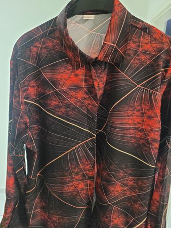 Elegantes Herrenhemd, rot/schwarz, Gr. M Herbstfarben