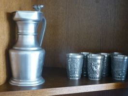 Zinn-Set: Krug mit 6 Zinnbechern, Antik Look, Top Zustand!