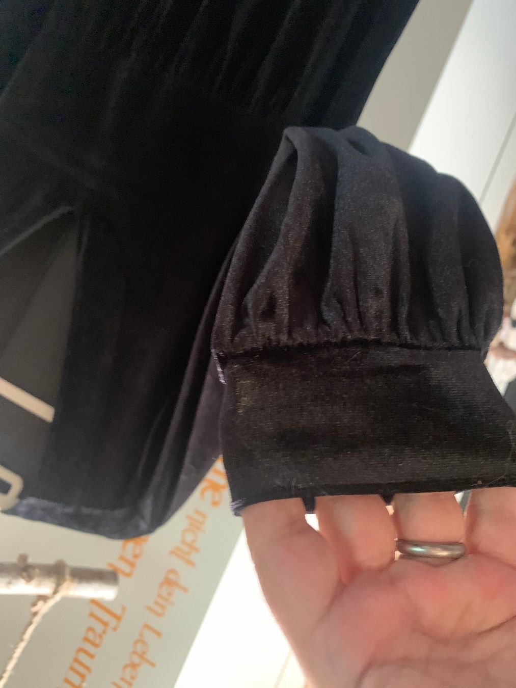 H&M Kleider: kurzes Samtkleid langarm schwarz L – Gebraucht aus St. Gallen von Miousch 3