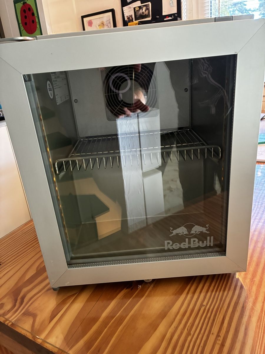 Frigoriferi: Red Bull Kühlschrank   – Usato da düdingen venduto da drummer24 1