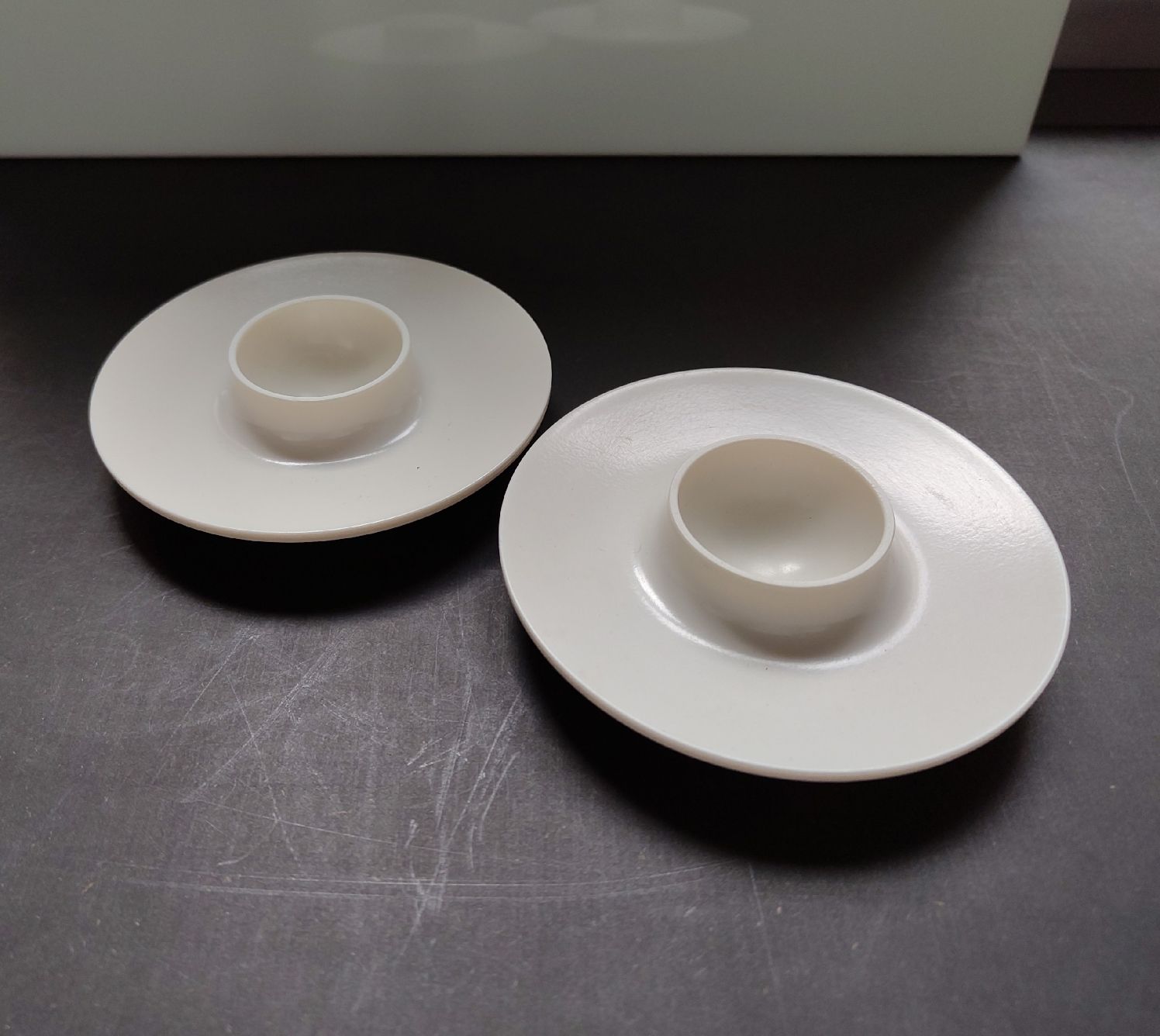 Altre Stoviglie: 2x Eierbecher, Kunststoff, beige – Usato da Basel venduto da kas_8r2y 4