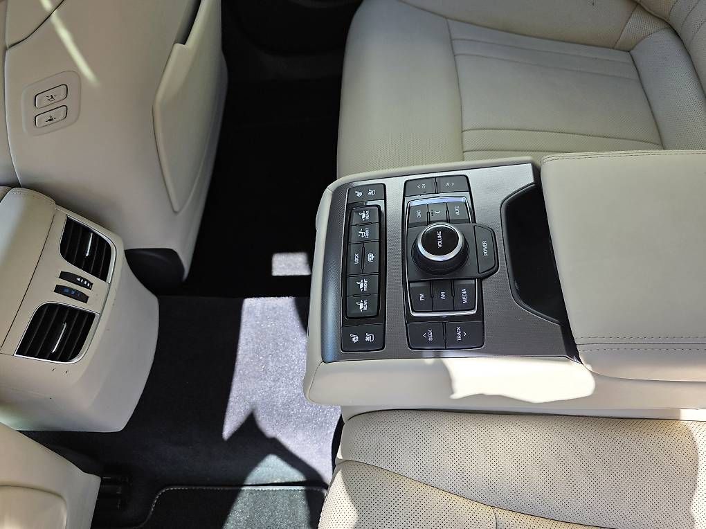 Automobili: Hyundai Genesis 3.8 V6  Full Optional – Usato da Cadenazzo venduto da LuismacchineSagl 7