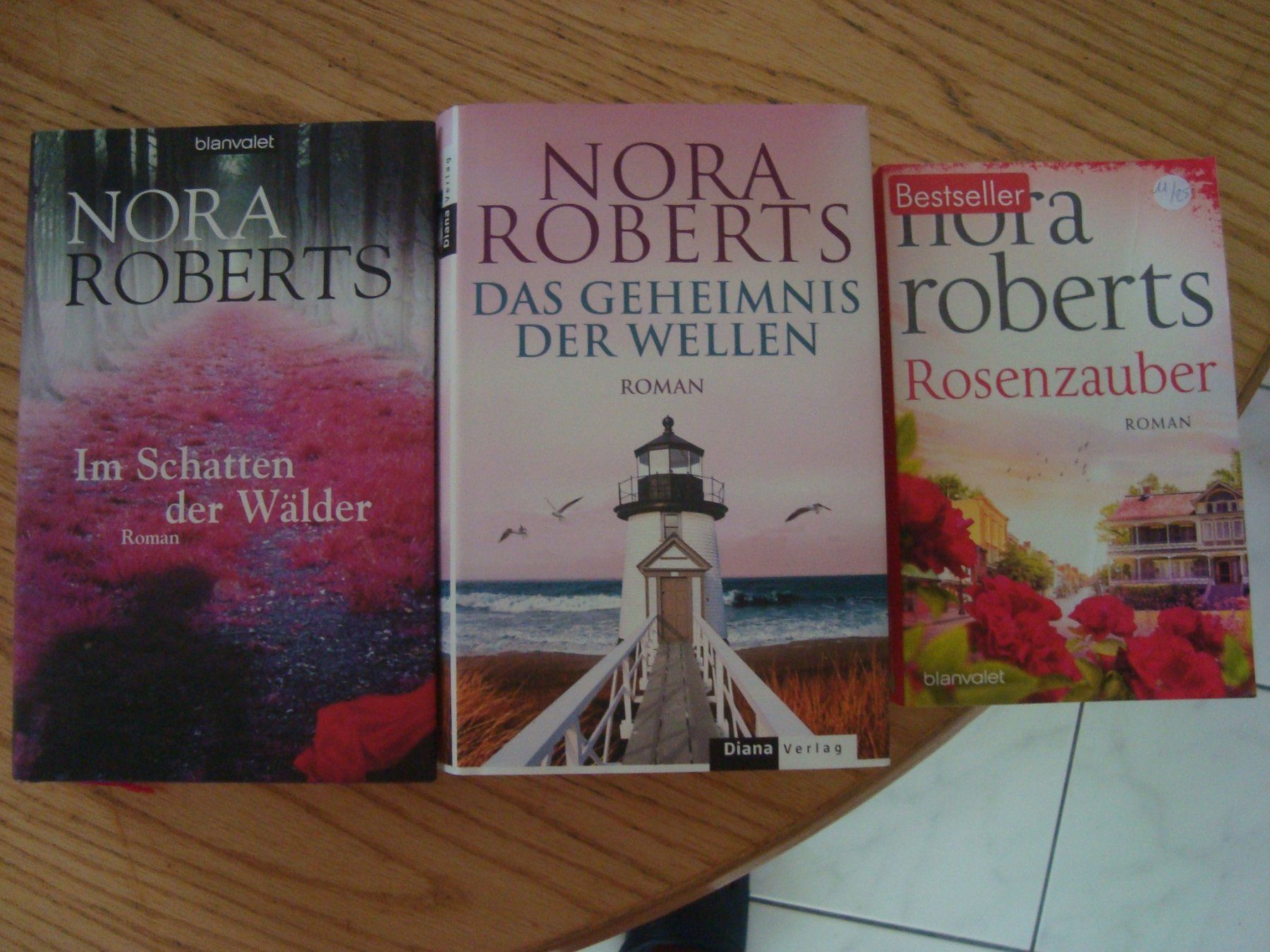 Libri: Nora Roberts (3 Bücher) – Usato da Aesch LU venduto da wysshan