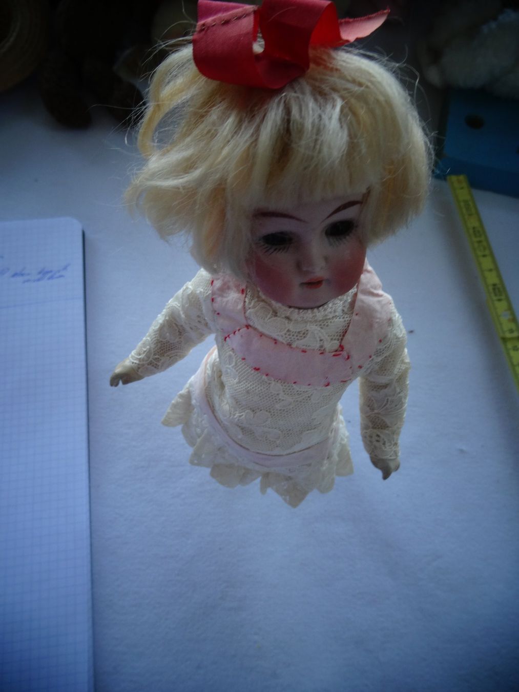 Bambole: Antike Puppe mit Stempel auf Ständer – Usato da Neerach venduto da jenny062 6