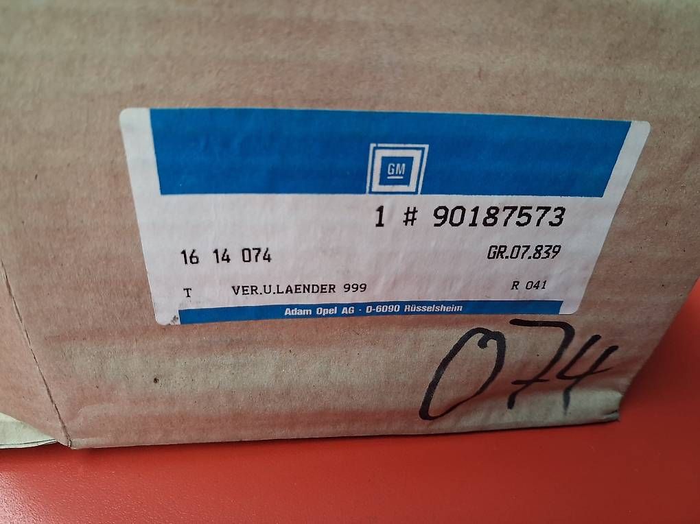 Tutti pezzi di ricambio auto: Opel Rekord E2 Stossstangenhalter hinten 16 14 074 – Usato da Huttwil venduto da kadett_78 1