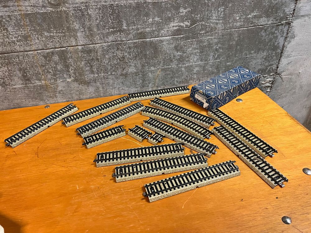 Lot De 20 Rails Droits MARKLIN 180mm - Voie M (2 Rails) - Échelle H0 1/87 - Occasion Très Bon État
