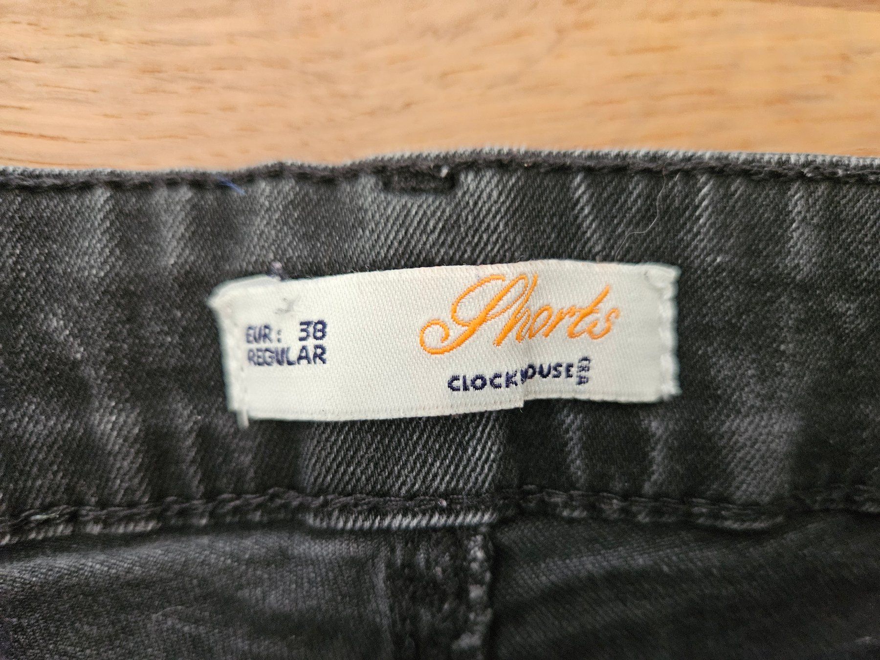 C&A Pantalons: Kure schwarze Hosen, Grösse 38, C&A – D'occasion à Liestal par corneb 1