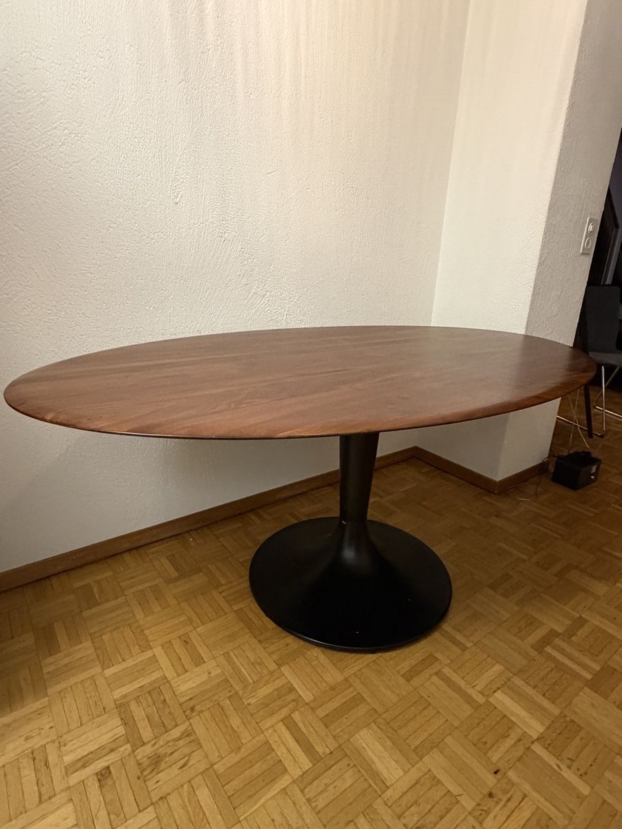 Tavoli: Massivholz Tisch Nussbaum – Usato da Zürich venduto da dae_57z6