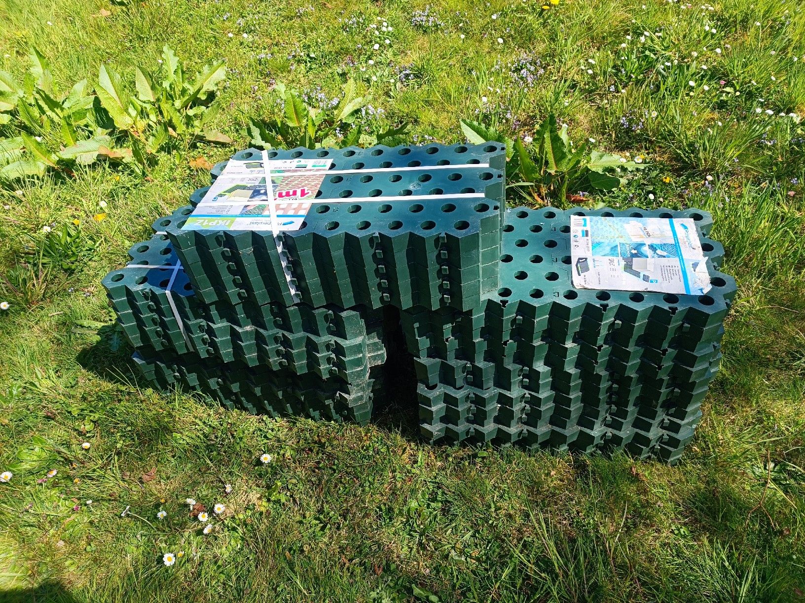 Piatti di portata: Rasenplatten Kunststoff – Usato da Estavayer-le-Lac venduto da Scosde
