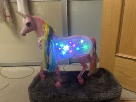 Einhorn mit Lichteffekten und Musik