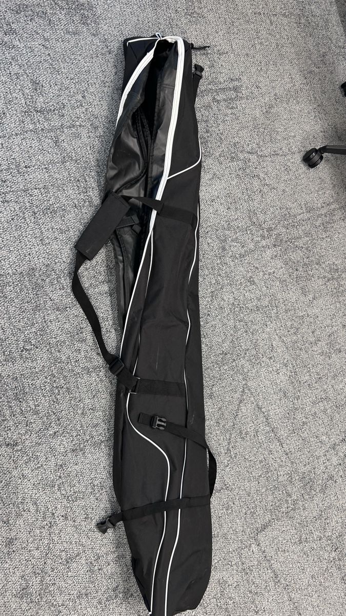 Sacs: Black ski bag good condition – D'occasion à Genève par Noemie.wrmsi