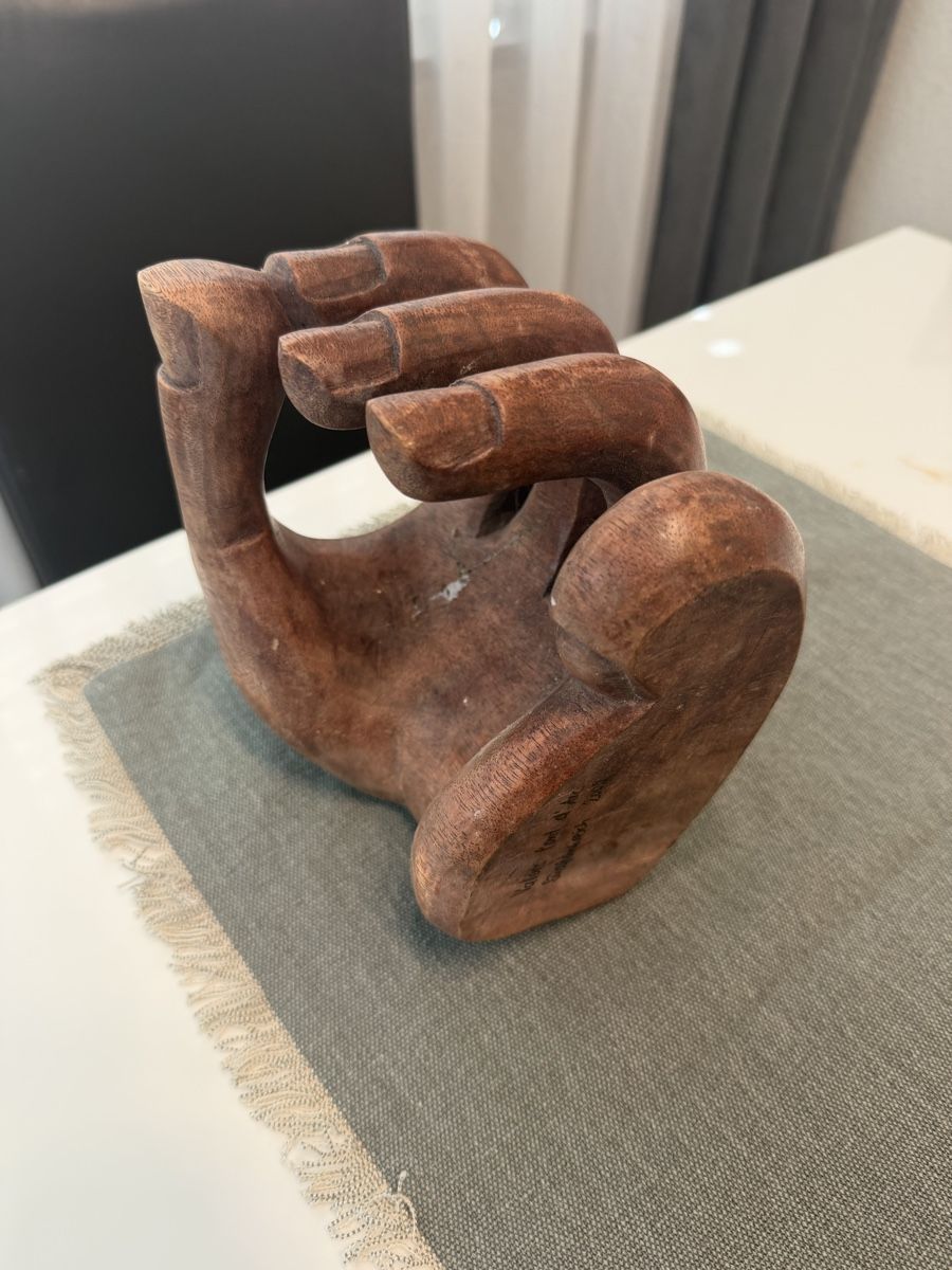 Alle Dekorationen: Holz Hand Skulptur  – Gebraucht aus Sursee von Fion