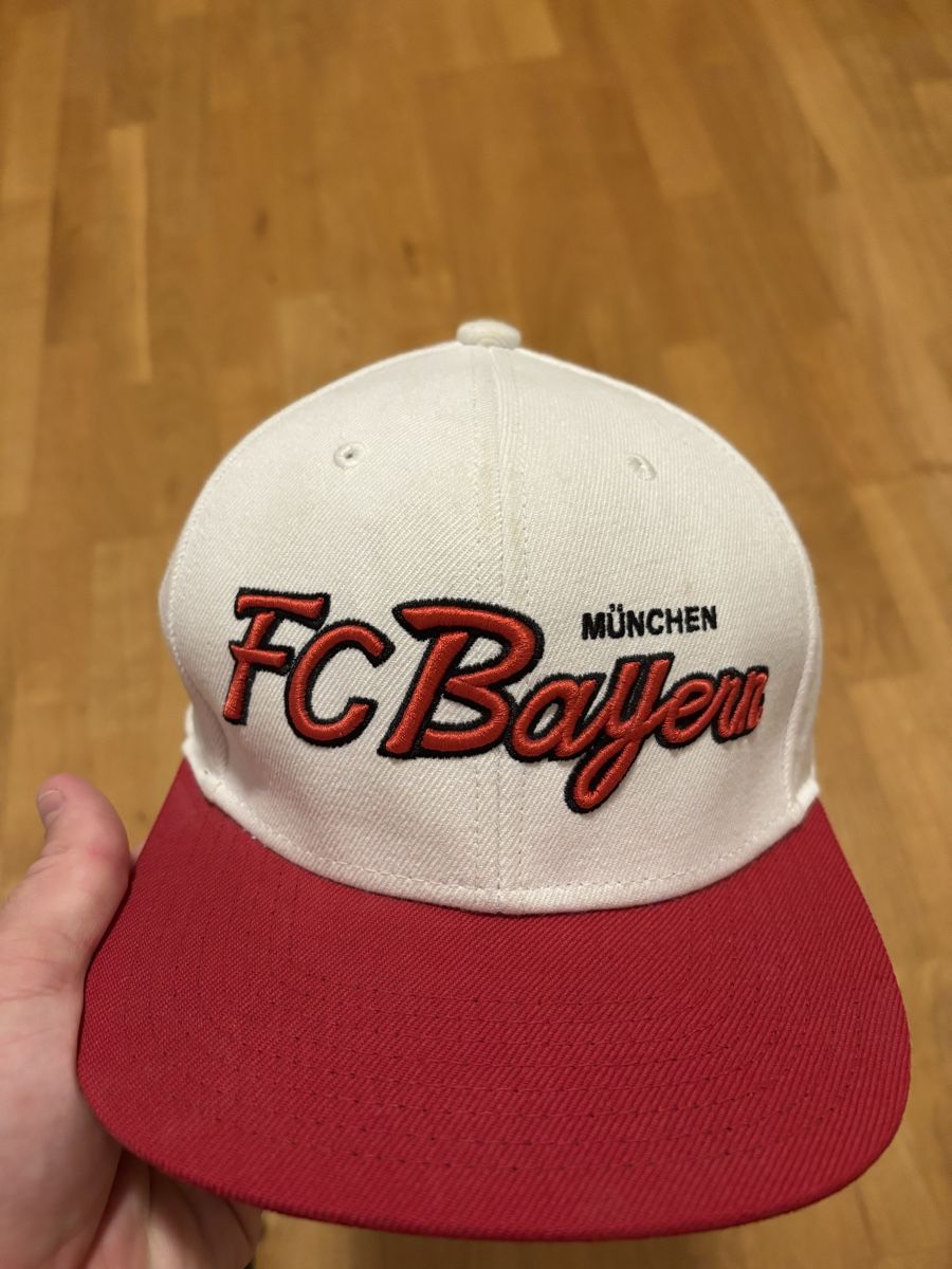 Bayern München Copricapi, berretti & cappellini: FC Bayern München Cap / Mütze / Kappe – Usato da Aarberg venduto da gocardz.shop