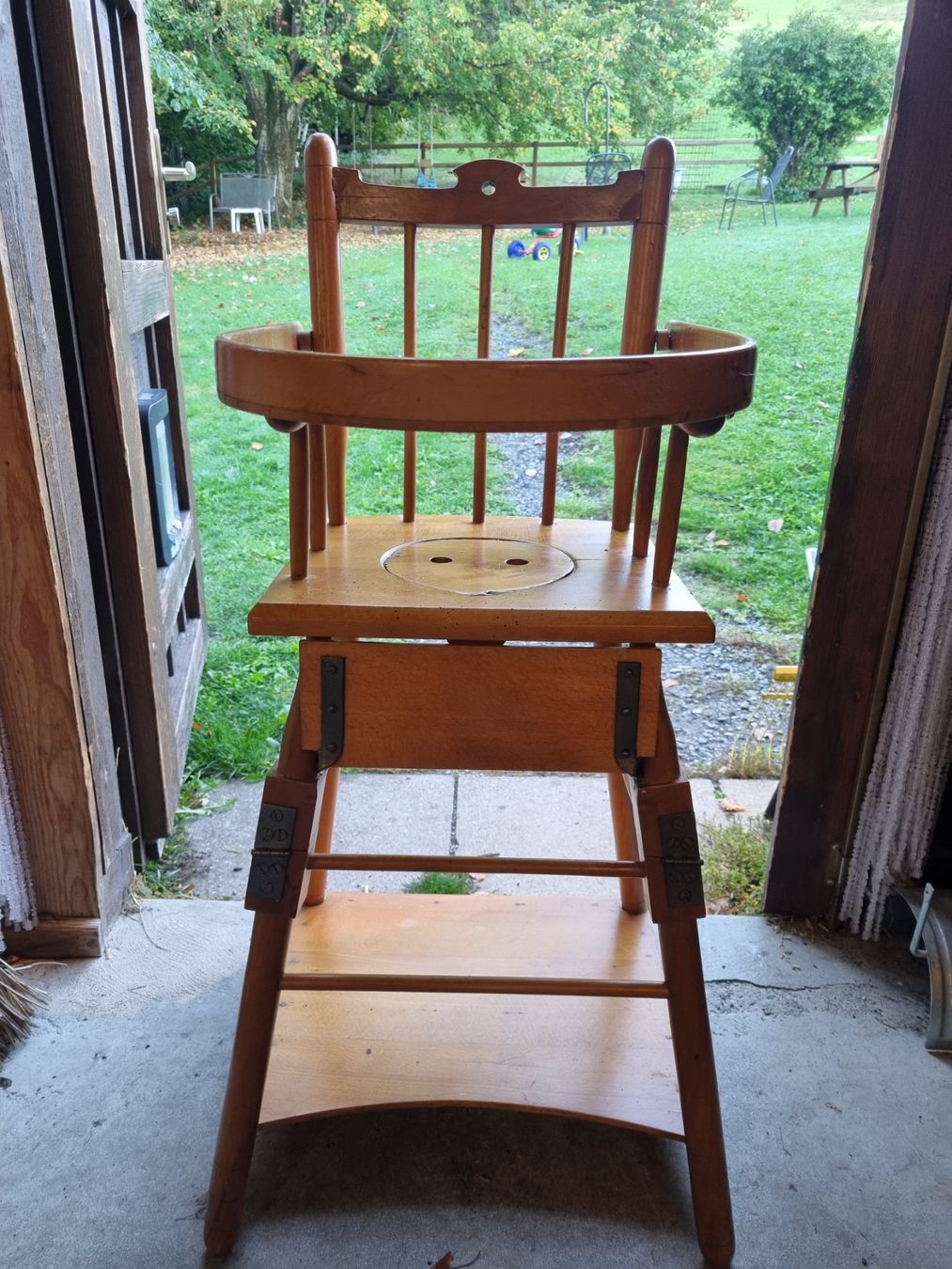 Chaises hautes: Kinder Hochstuhl antik – D'occasion à Heiden par AngelinaF