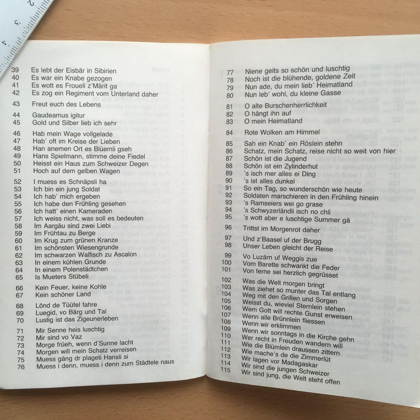 Libri: Chumm, mer singed eis – 147 Liedertexte – Usato da Grenchen venduto da Kogi7 3