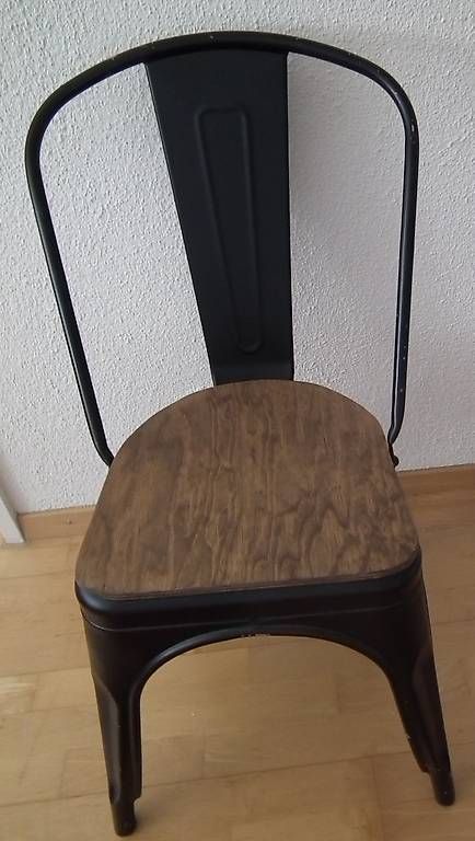 Stühle: Klasiker Metallstuhl  mit Holz   schwarz – Gebraucht aus Kriens von IsabelleW0102