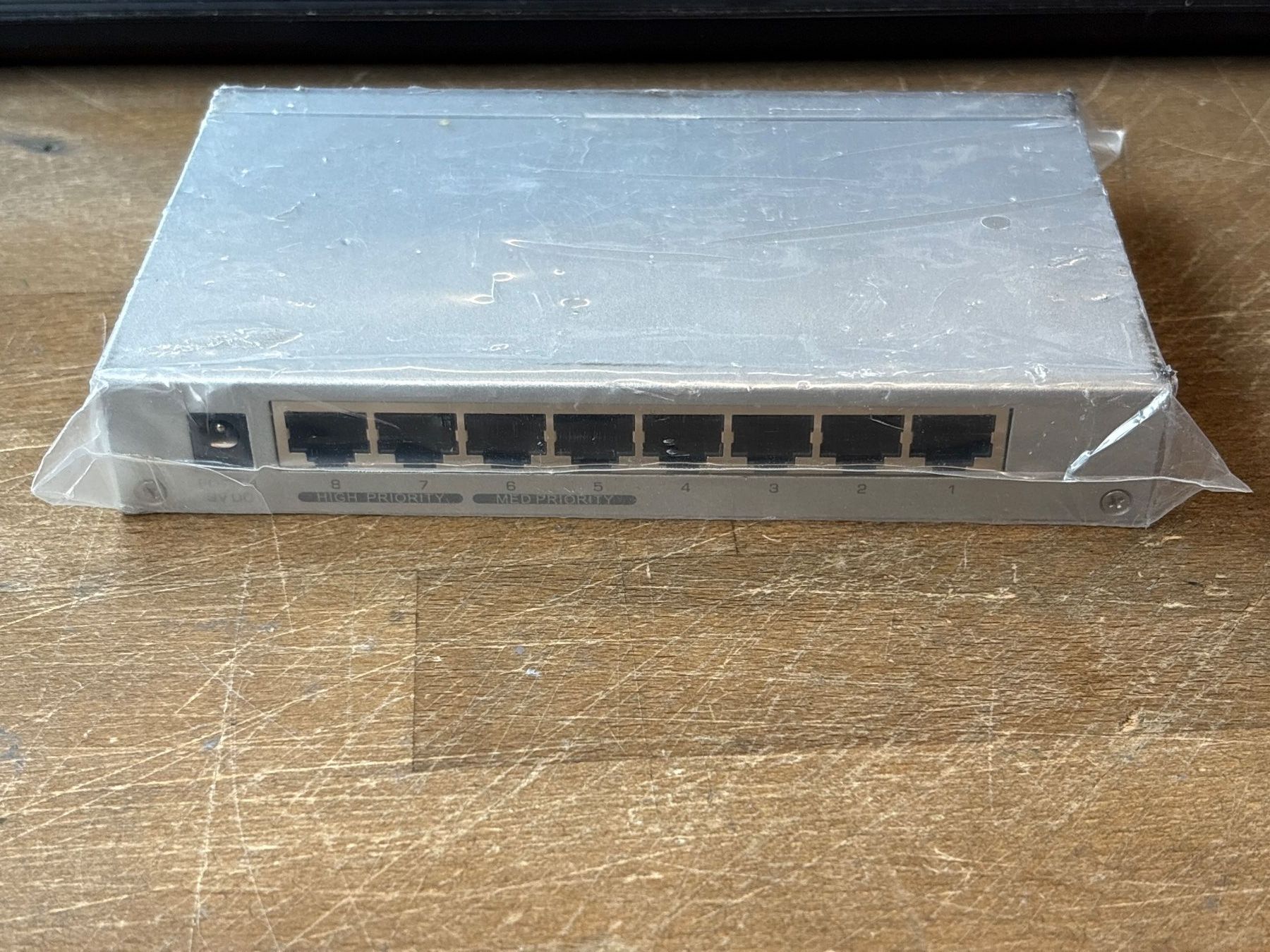 Zyxel Hub & Switch: Switch Zyxel GS-108Bv2 – Usato da Chur venduto da Feschtland 1