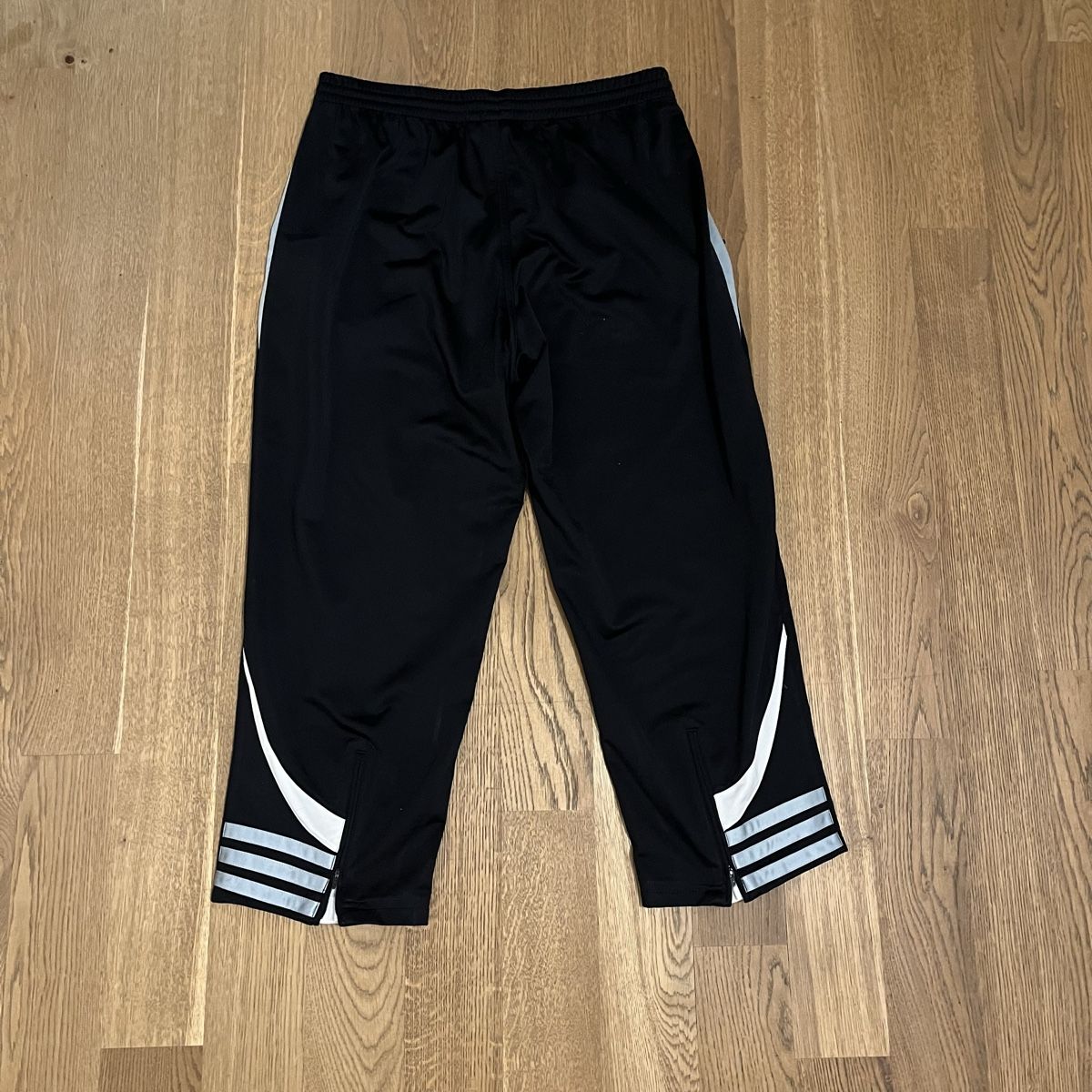 Adidas Pantaloni: Adidas Jogginghosen – Nuovo (secondo la descrizione) da Dietlikon venduto da Elpatron12 1