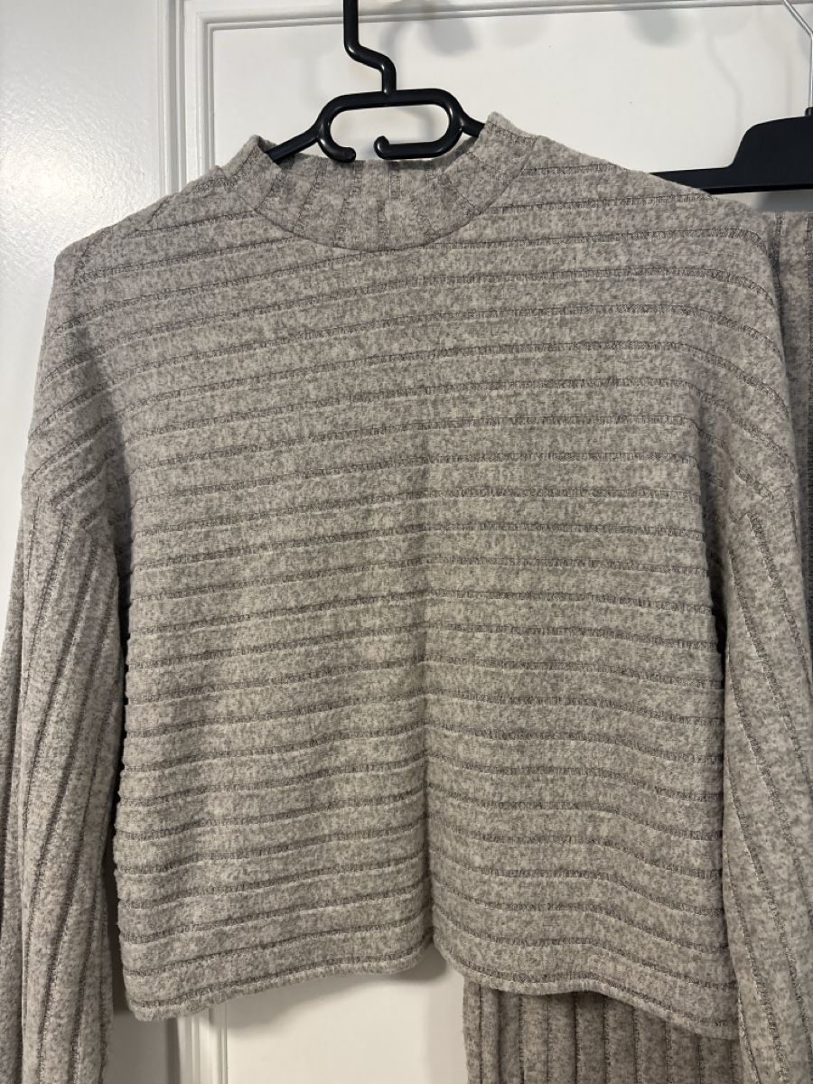 Lotti di vestiti: Damen Set Pullover und Rock gerippt beige neuwertig – Nuovo (secondo la descrizione) da Hochfelden venduto da lor_xt2h 1