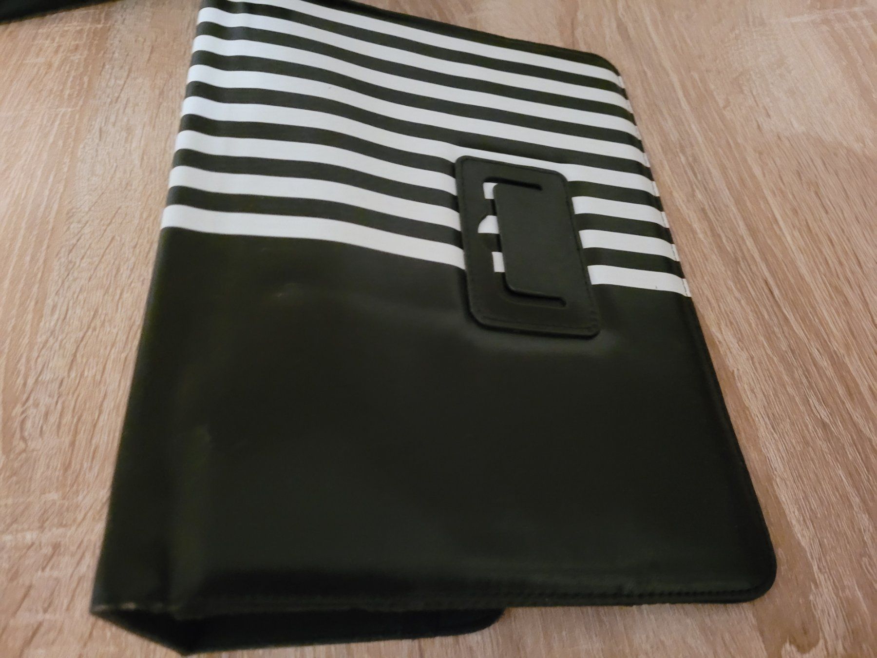Covers & Schutzfolien: Schutzhülle  iPad - GRATIS VERSAND! – Gebraucht aus Chur von Artona0903 4