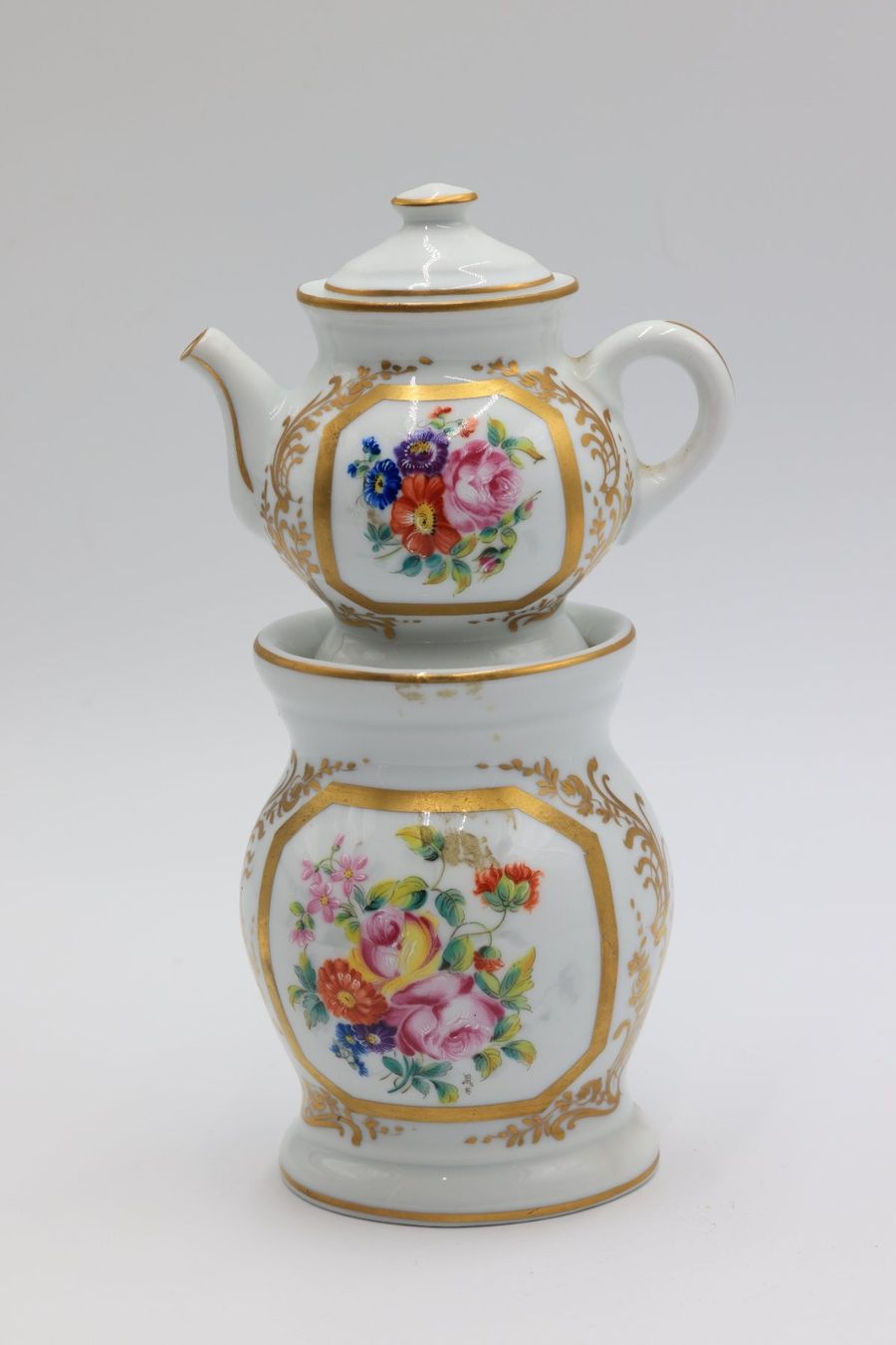 Teekannen: Théière en porcelaine – Neu (gemäss Beschreibung) aus CHENE-BOURG von Praslin