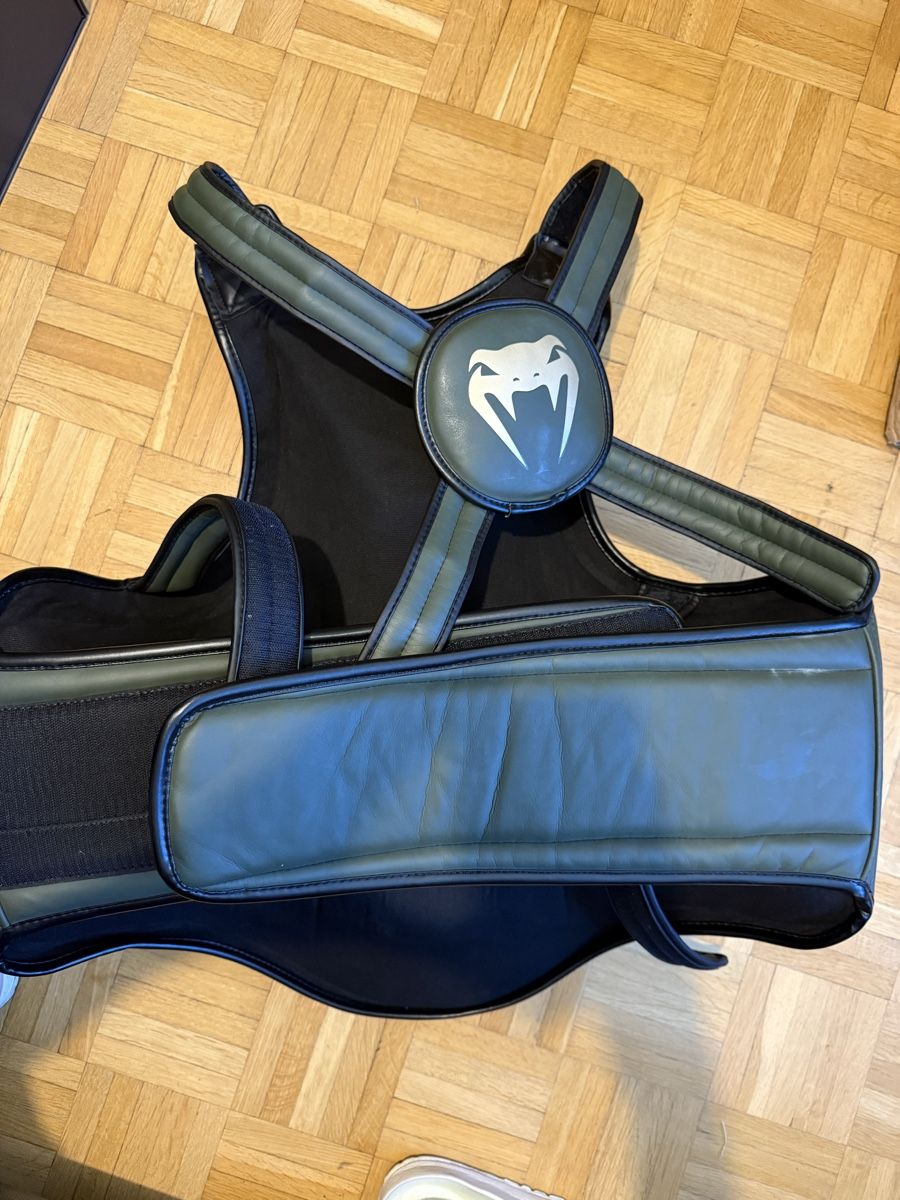Venum Protezioni & Imbottiture: Plastron Venum cuir neuf  – Nuovo e nell'imballaggio originale da Genève venduto da fra_8rtq 1