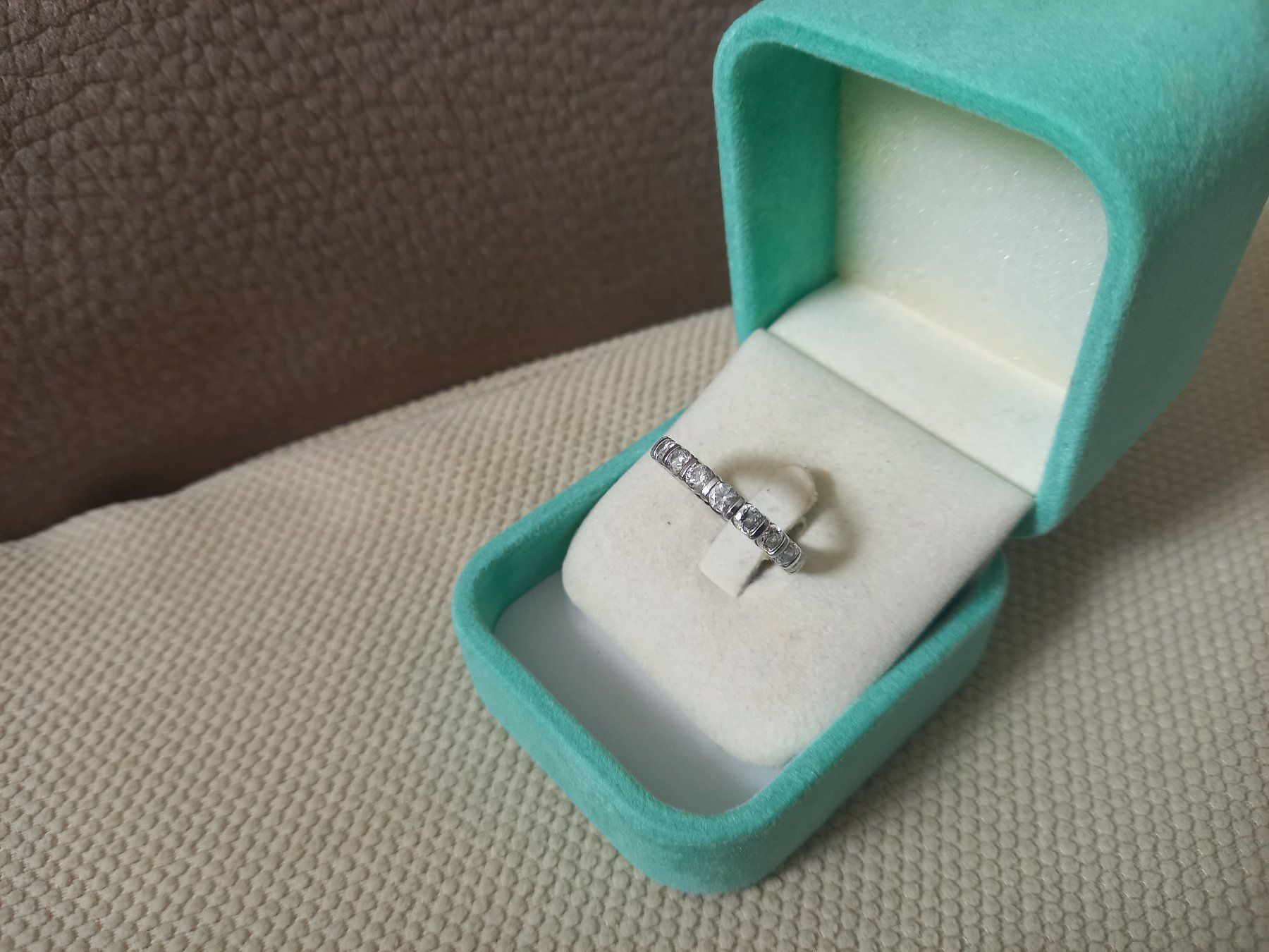 Bagues: Schöner Alliance-Ring mit Zirkonia Steinen – D'occasion à Rickenbach LU par luxury44 1