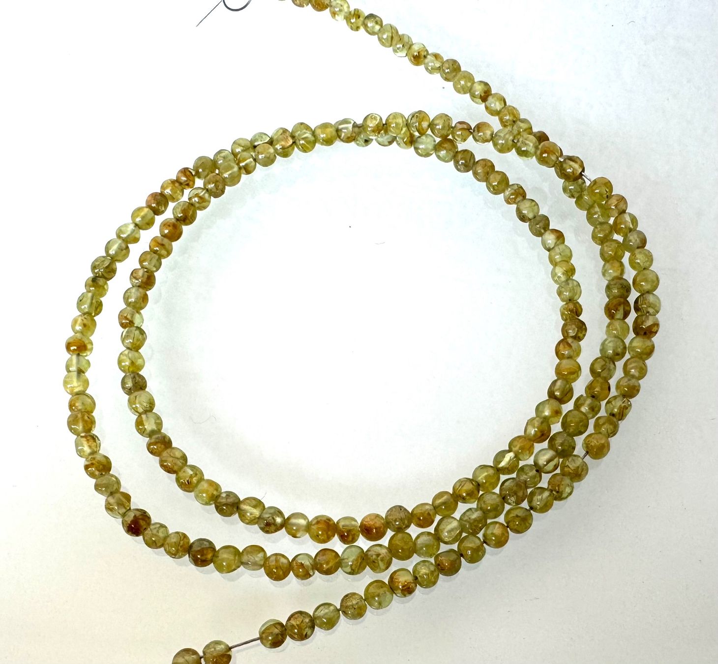 Ketten: Peridot. Olivin        extra  runde  feine Form   3mm  44cm – Neu und originalverpackt aus Leuggern von gemshow 6