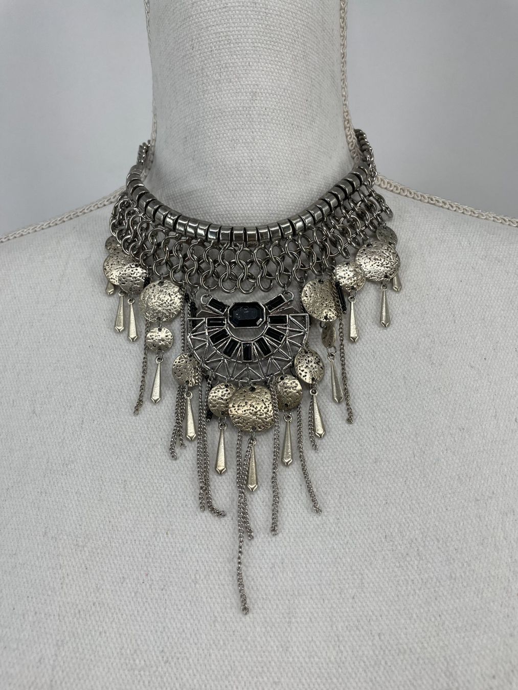 Catenine: Collier fantaisie argenté/ noir – Usato da Lausanne venduto da PlusValue_Lausanne