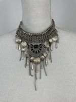 Collier fantaisie argenté/ noir