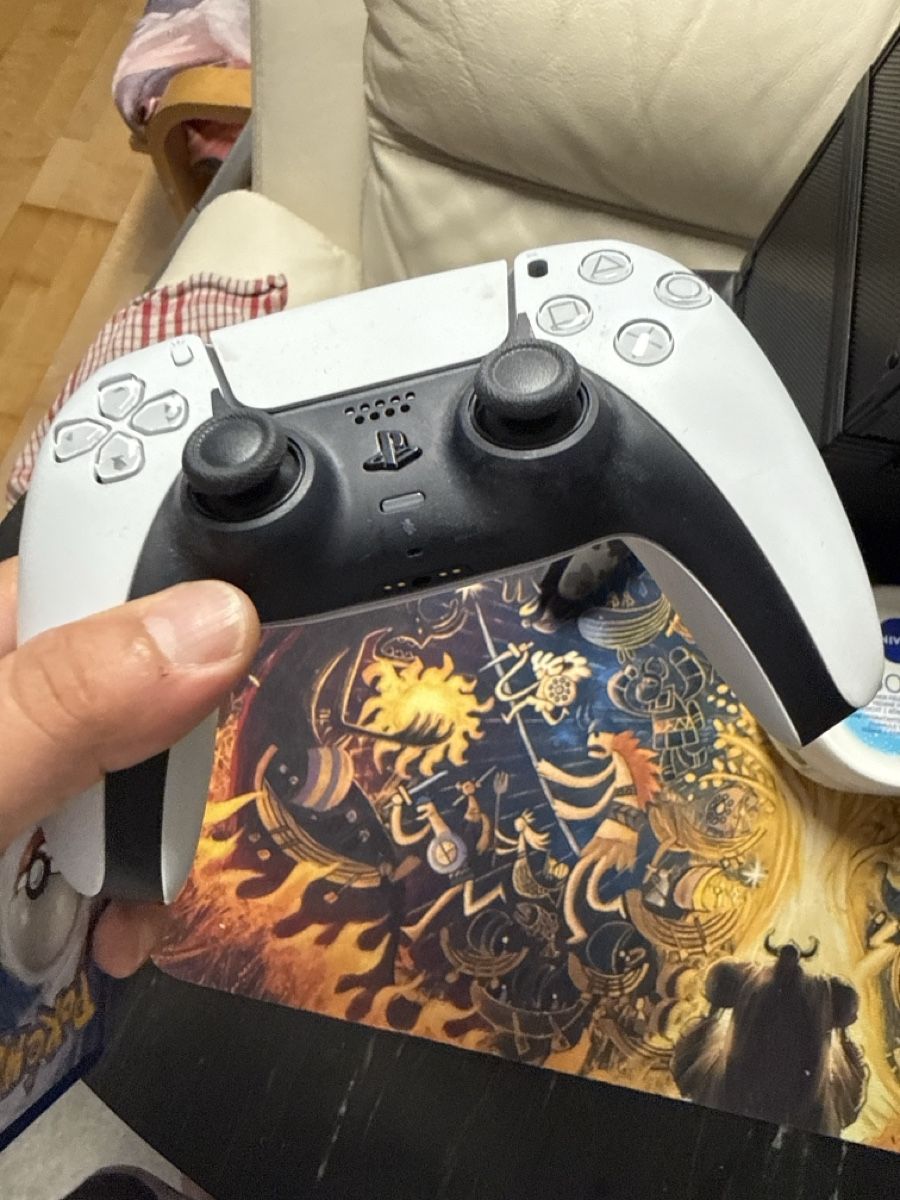 Manettes: Sony DualSense Wireless Controller PS5 guter Zustand – D'occasion à Müllheim Dorf par gom_wv8k 3