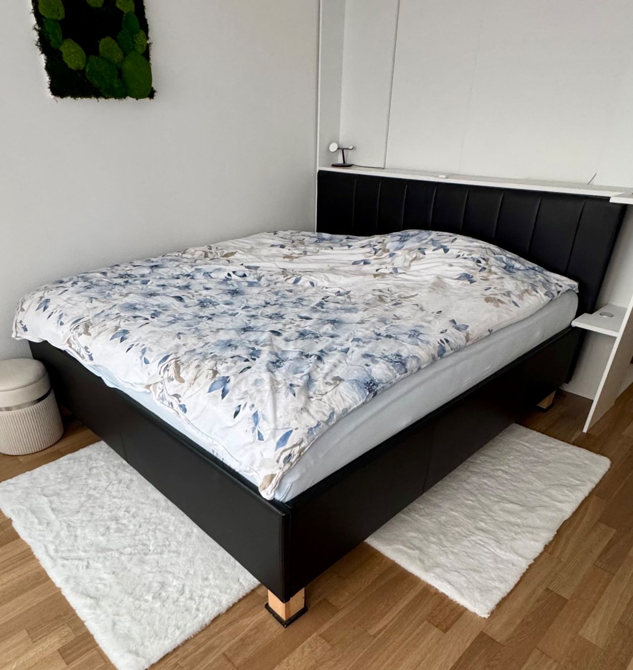 Letti: schwarzes Kunstlederbett – Usato da Dübendorf venduto da hoe_xjg8