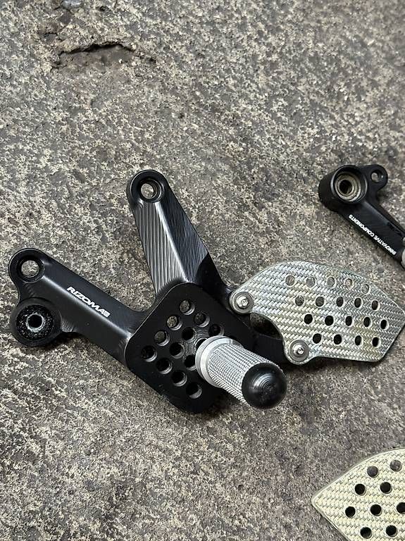 Rizoma Alle Motorradersatzteile: Rizoma Fussrasten Set für Ducati 848 / 1098 / 1198 / S / R – Gebraucht aus Bern von CarCollectorBern 3