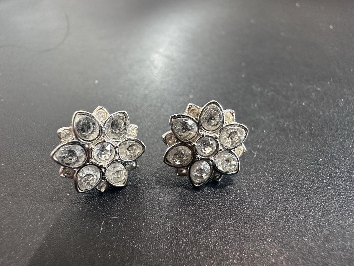 Swarovski Orecchini pendenti & Orecchini a lobo: Eleganti orecchini a fiore Swarovski – Usato da Pregassona venduto da penny_lane_12