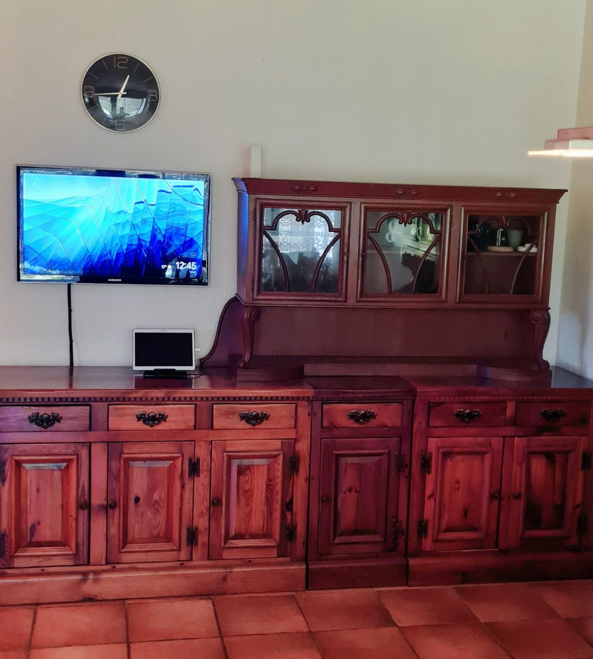 Vetrine: Rustikales Küchen-Esszimmer-Set, Tisch & Buffet – Usato da Niederhasli venduto da Yuppy-Auktionen 1