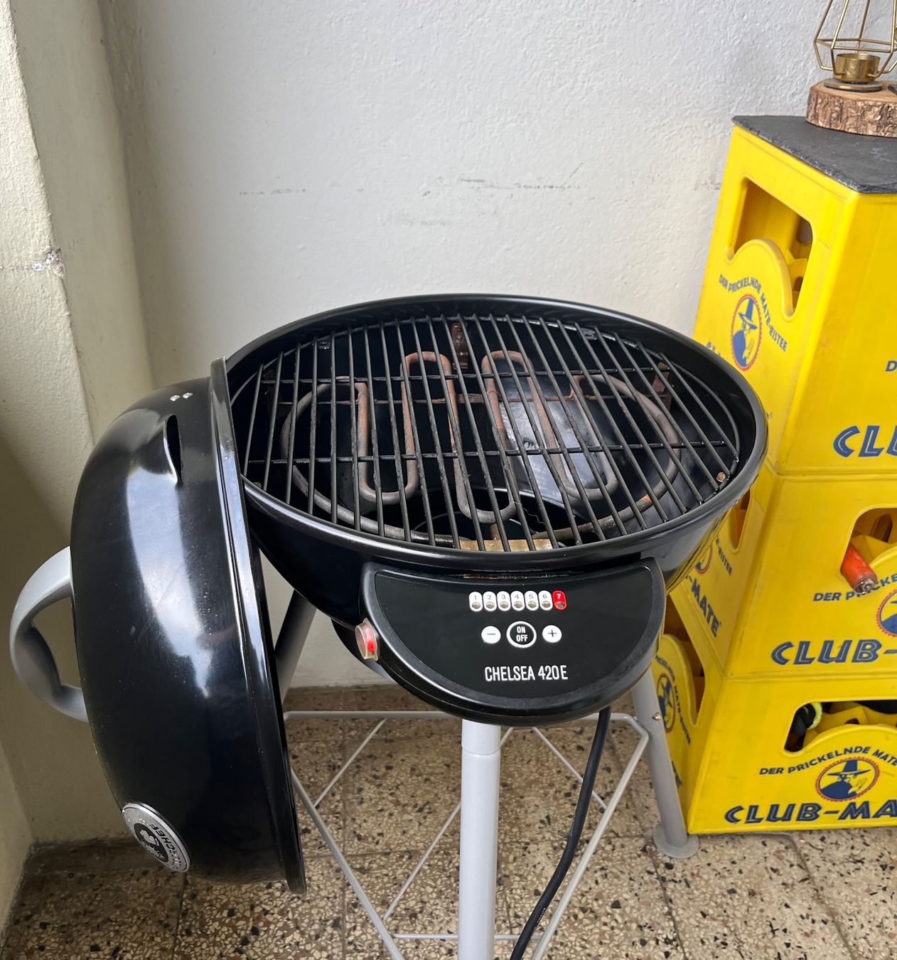 Outdoorchef Griglie: Outdoorchef Chelsea 420 E Schwarz – Usato da Bern venduto da BigBeat 1