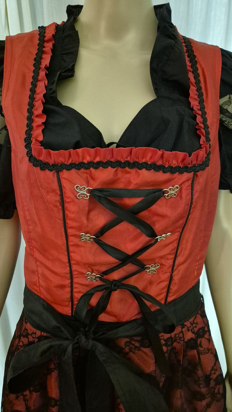 Vestiti: Dirndl JANINE – Usato da Ersigen venduto da cubalibre11 3