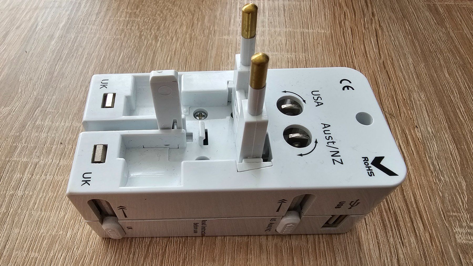 Unità & Adattatore: Reiseadapter Worldwide mit USB Anschluss – Usato da Adlikon b.Regensdf venduto da Cappo 5
