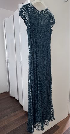 Abendkleid ‚Niente’Gr 36 dunkelgrün mit Spitze & Applikation