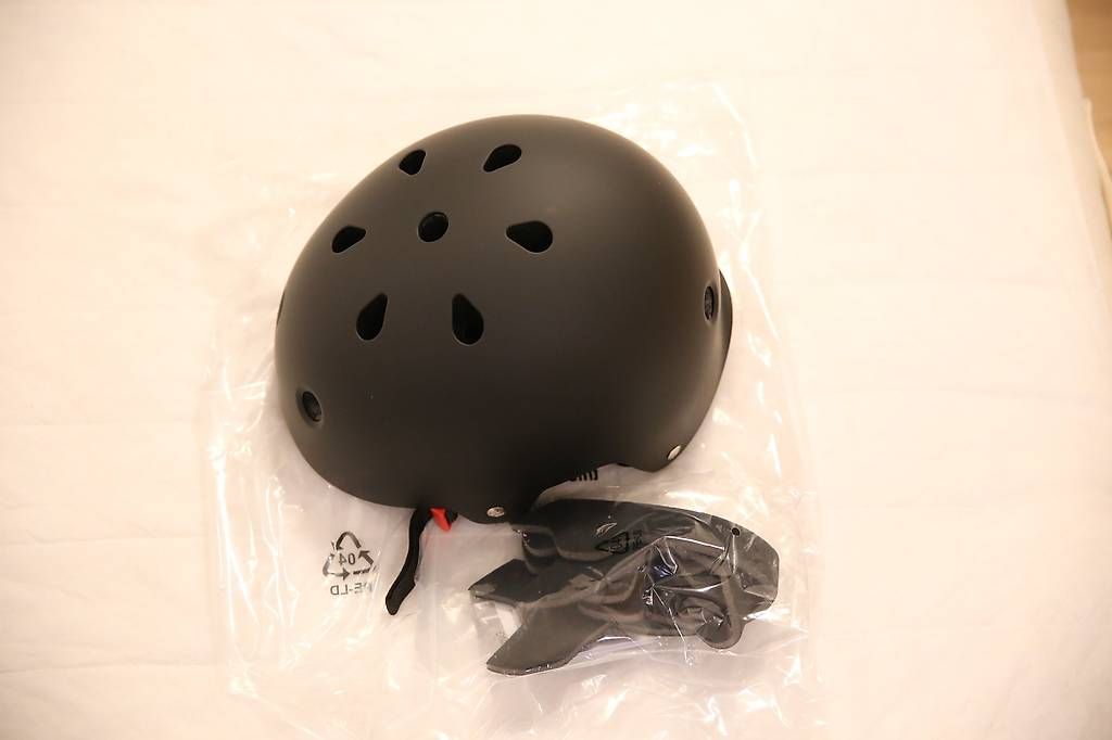 Helme: Skaterhelm Core  – Neu und originalverpackt aus Staad SG von met_k62l