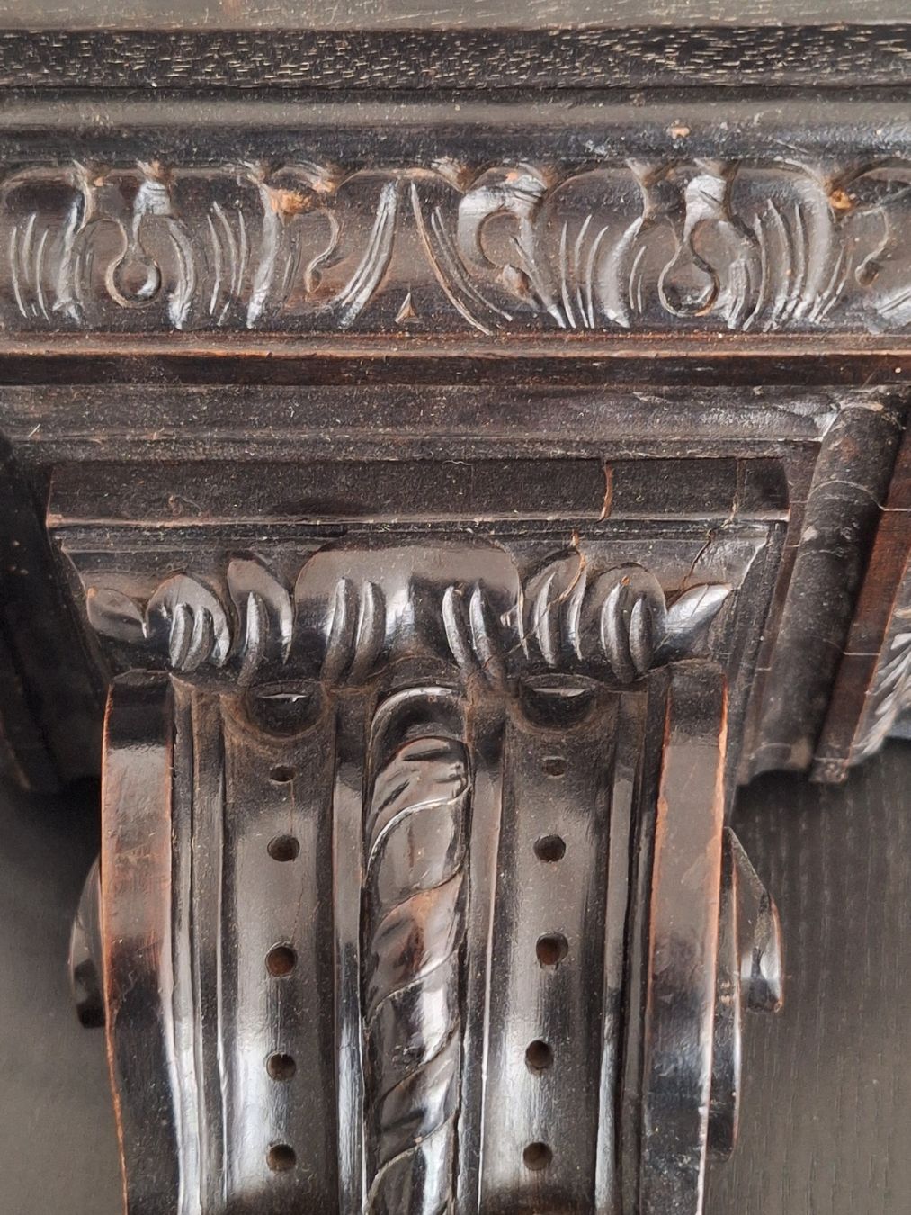 Articoli in legno: Wandkonsole geschnitzt Holz dunkel antik  – Usato da Winterthur venduto da juszku 5