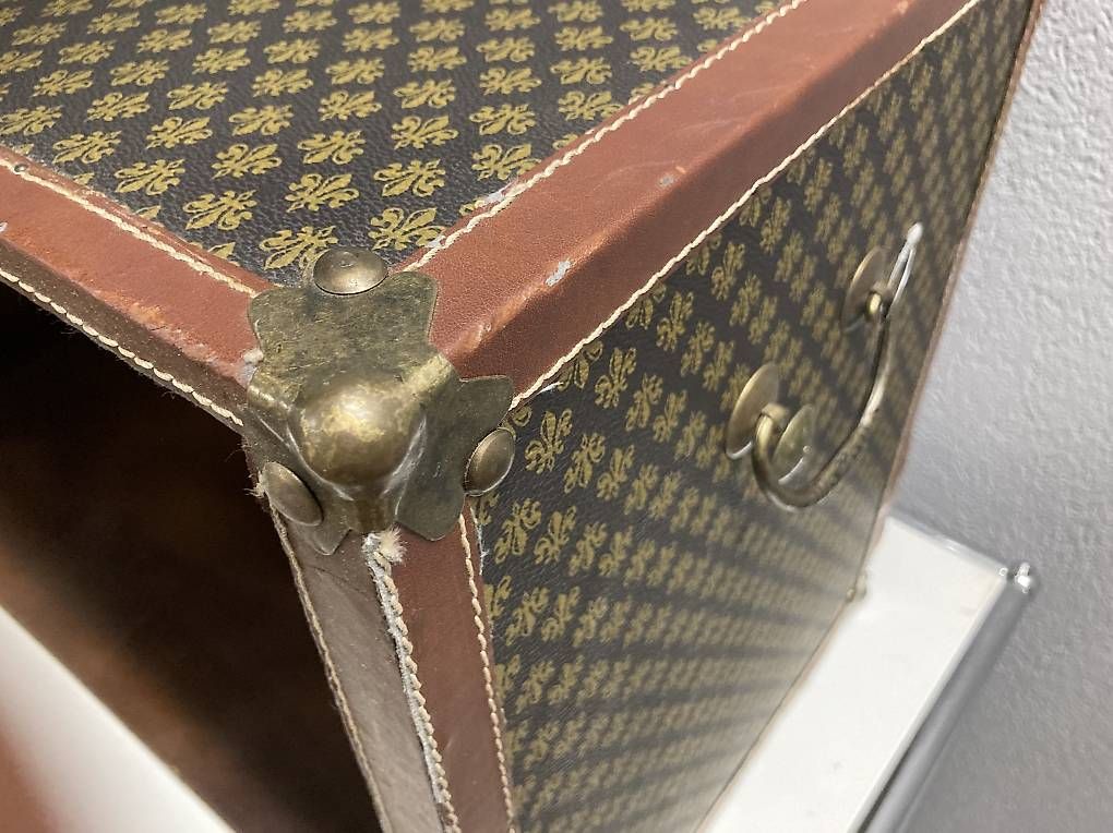 Transportkisten: 2 schöne beschlagene Holzkisten - Dekoobjekte – Gebraucht aus Zürich von partnersingmbh 1
