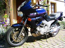 Yamaha TDM 850 -stabiles Motorrad für den Arbeitsweg mit MFK